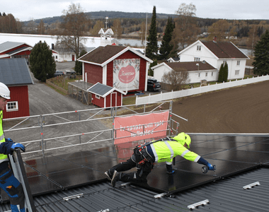 Installer solceller på taket gjennom Agrol-avtalen med Fjordkraft