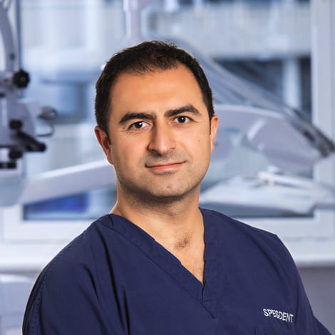 Tannlege og endodontist Andre Roushan