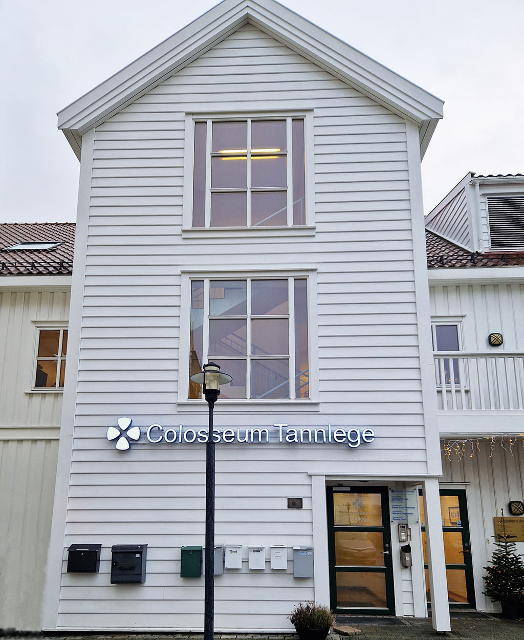 Inngangsparti på klinikken i Farsund