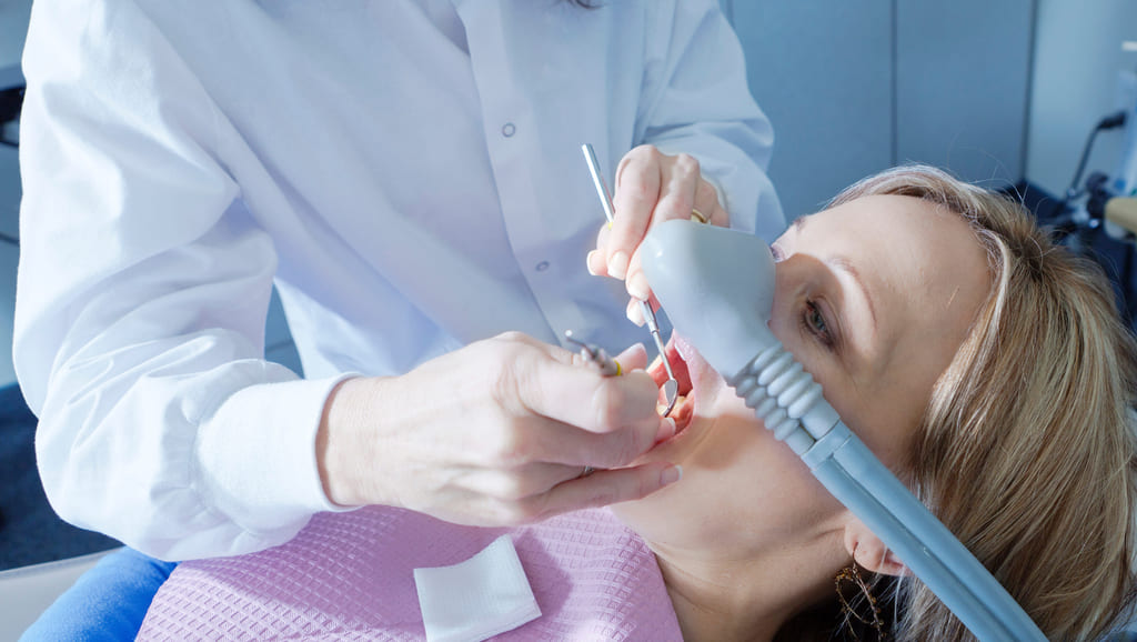 Enkelte av våre klinikker tilbyr lystgass under tannbehandlingen