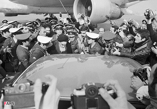 Return-ayatollha-khomeini (1) Ayatollha Khomeini returnerer til Iran 1979