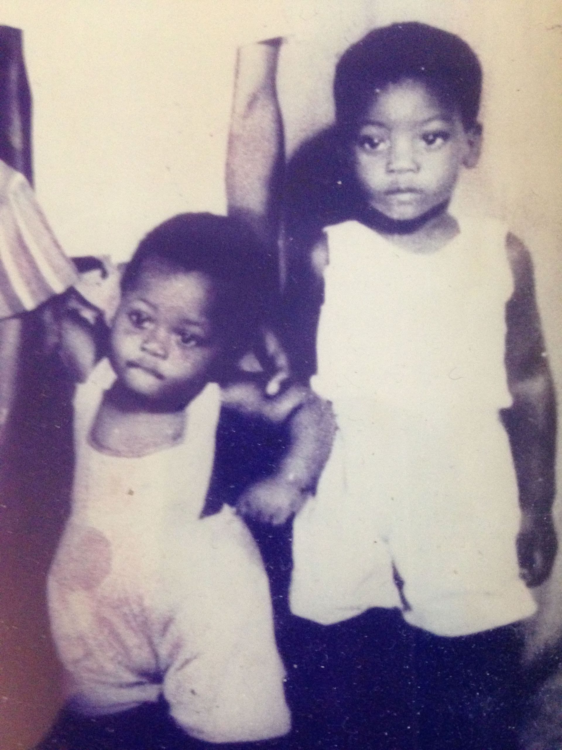 Kouame og lille-bror Raymond Sereba