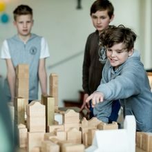 12 år gamle "byplansjefer" får prøve seg i Nasjonalmuseets DKS-produksjon