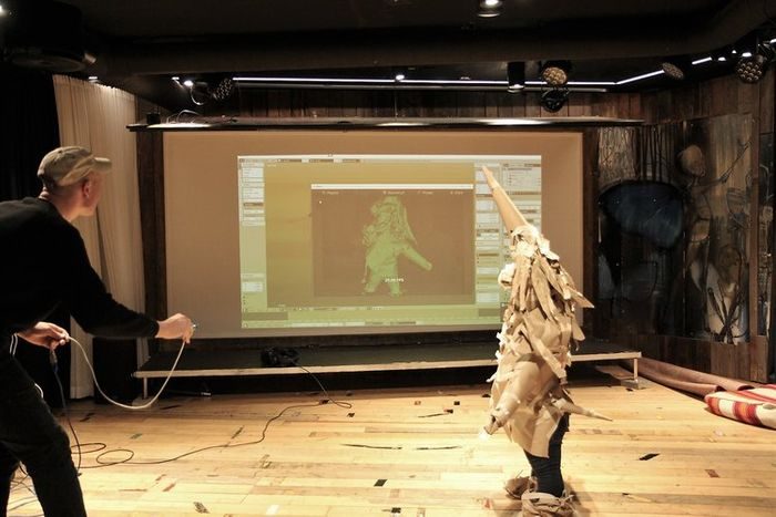 Et monster av papp blir omgjort til VR