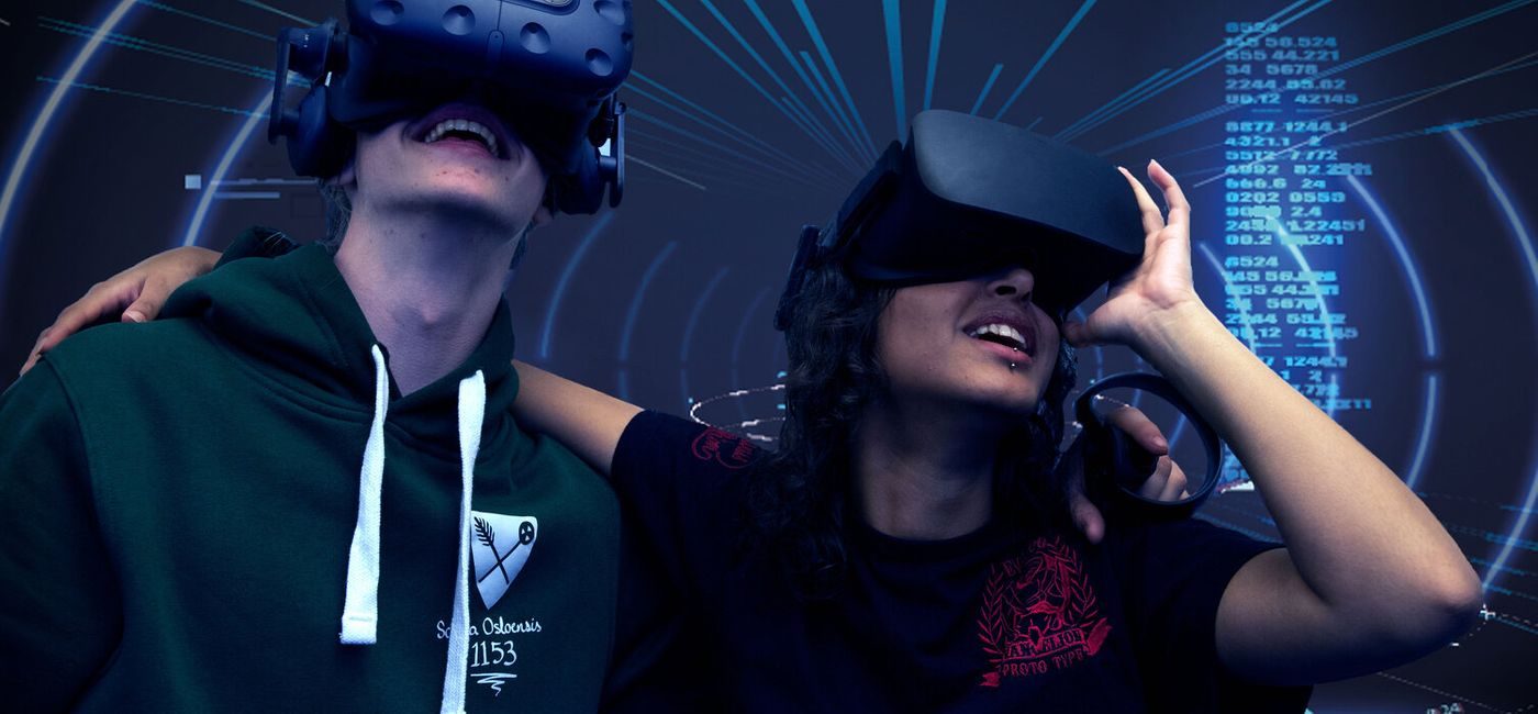 Ungdom prøver VR-briller