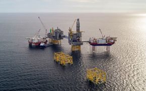 Her ser du et bilde av oljeplattformen Johan Sverdrup i Nordsjøen.