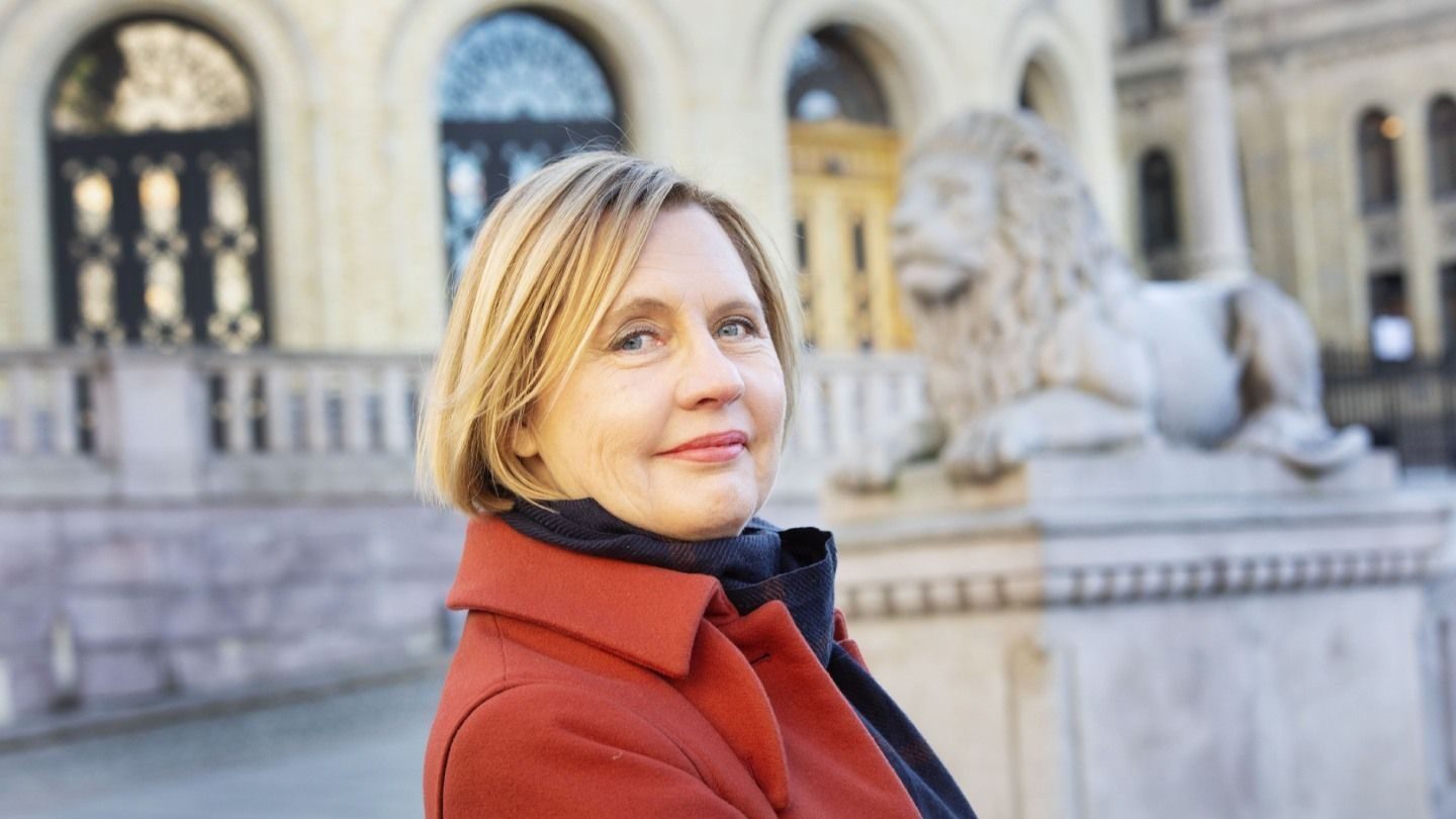 Likestillingsforsker Mari Teigen, utenfor Stortinget i Oslo