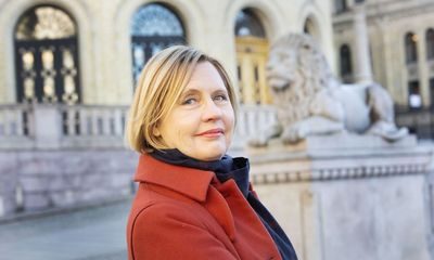 Likestillingsforsker Mari Teigen, utenfor Stortinget i Oslo