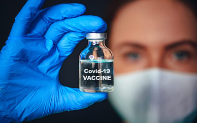 Lektorlaget krever at ansatte i skolen prioriteres for vaksiner umiddelbart i smitteutsatte områder