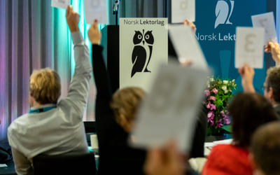 Bilde fra en avstemning under Lektorlagets forrige landsmøte, i 2019.