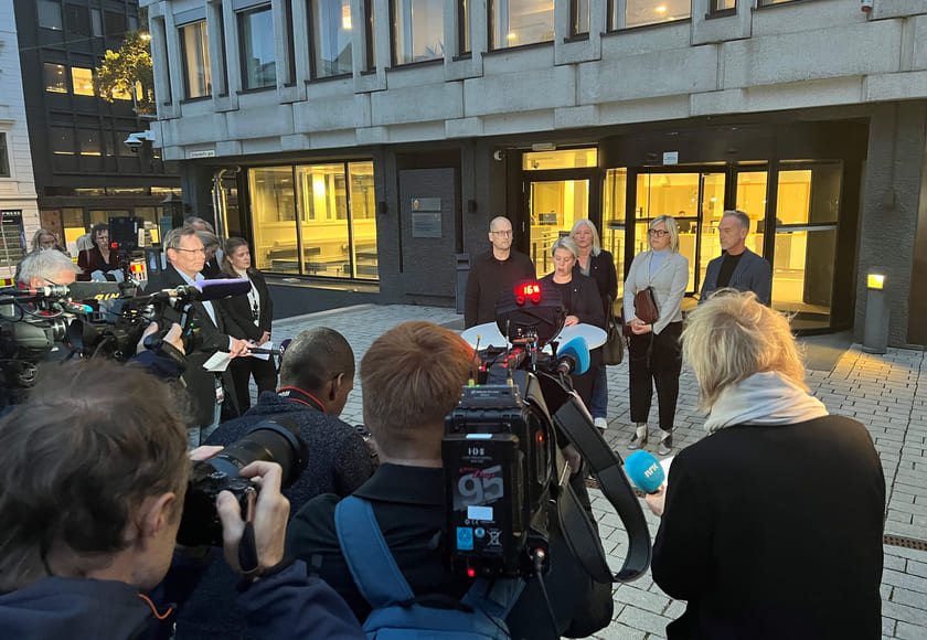 Arbeidsminister Marte Mjøs Persen informerer pressen 27. september 2022 om at regjeringen har tatt i bruk tvungen lønnsnemnd for å stoppe lærerstreiken. Bilde.
