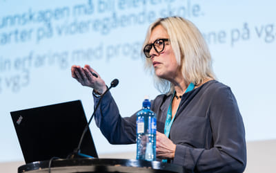 Lektorlagets leder Helle Christin Nyhuus på Lektorkonferansen i 2021. Bilde.