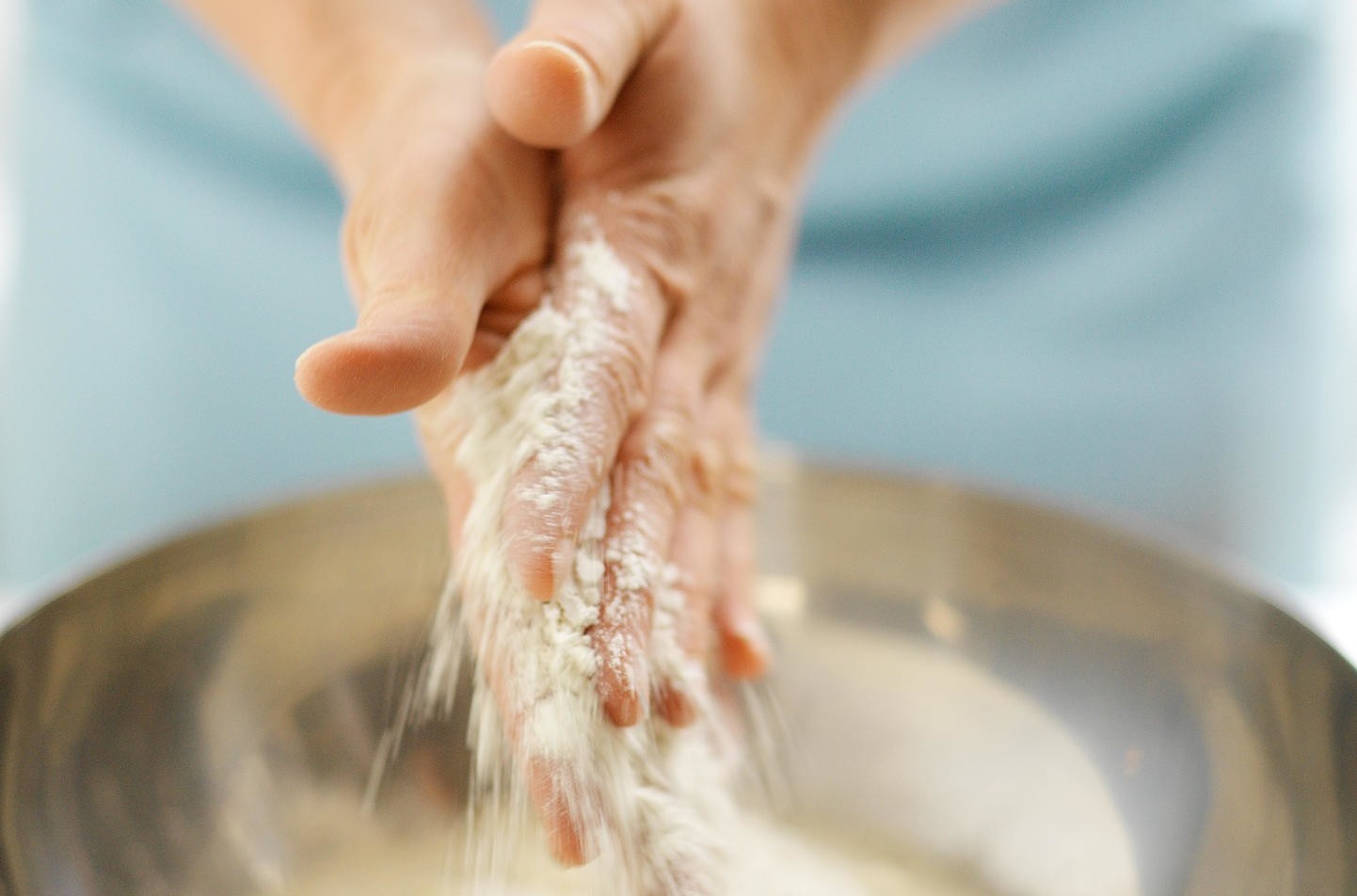 Mel og brøddeig. Man trenger gluten for å kunne lage ekstra grovt brød med høyt innhold av fiber.