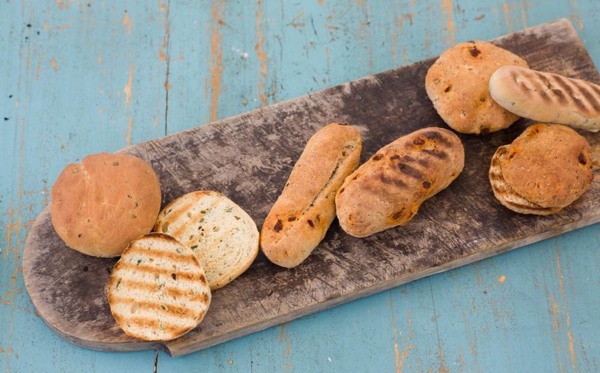 hjemmelaget burger- og pølsebrød