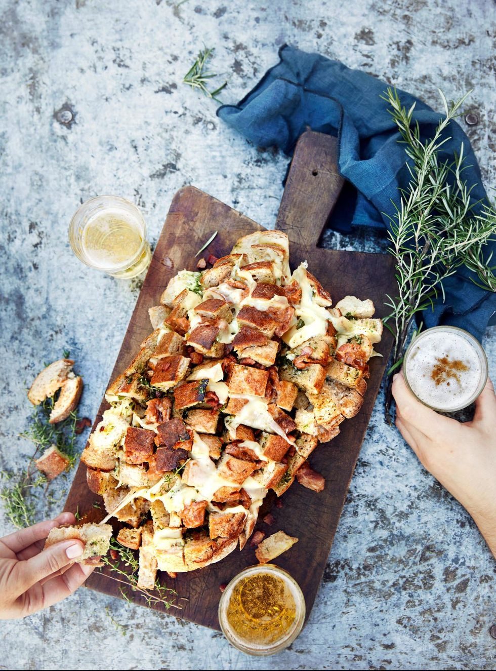 pull-apart brød med ost og skinke