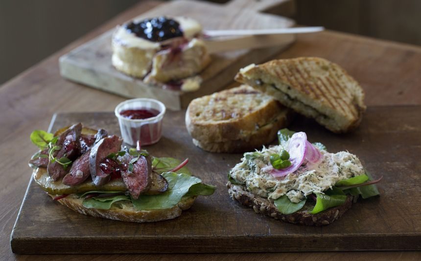 viltsmørbrød, brødskive med makrellrør og soppsandwich