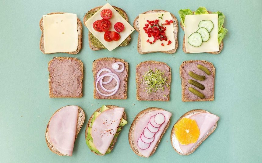 Brødskiver med forskjellig pålegg