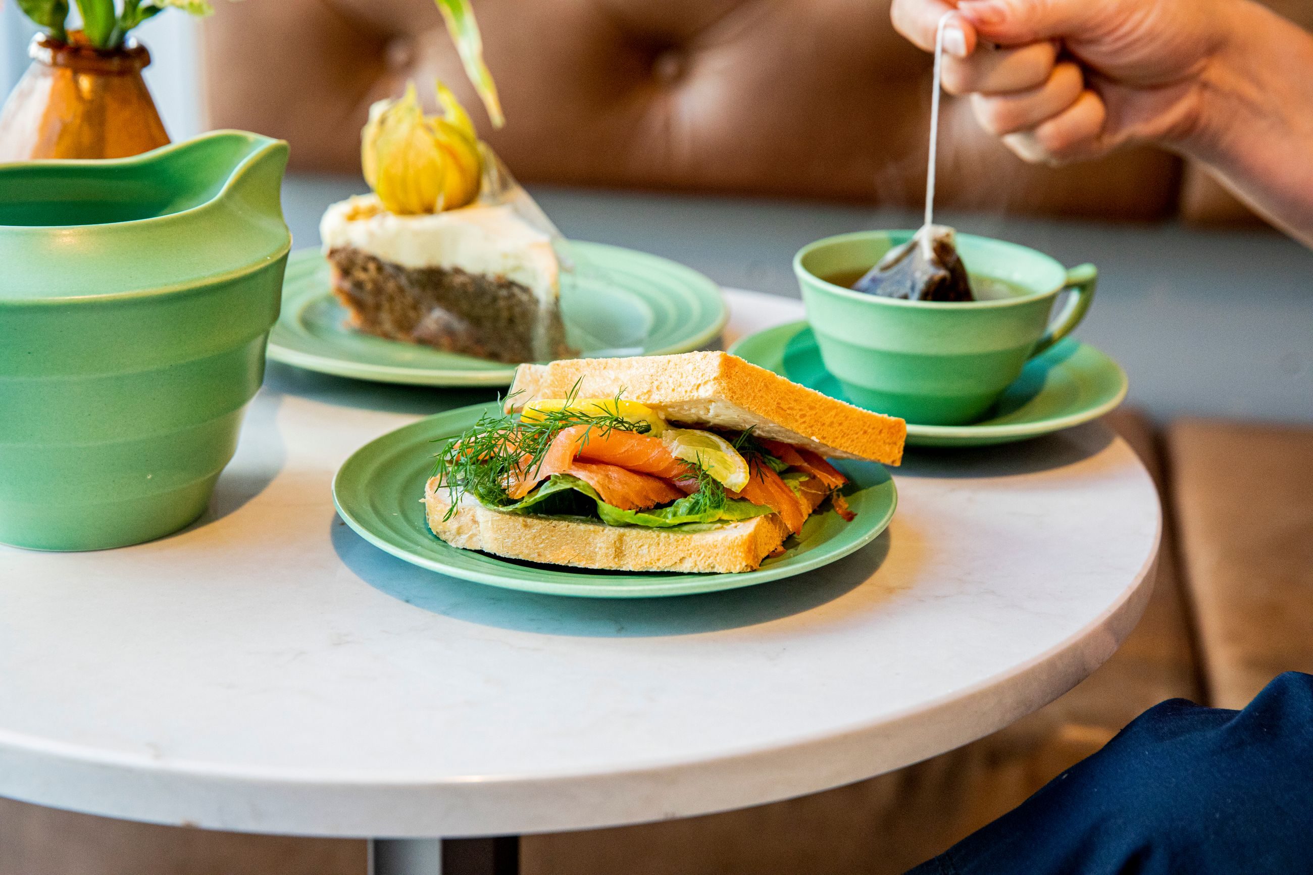 Englands fyldige te, saftige sandwicher og myke kaker er favoritter for mange. Årets sommerkonkurranse handler om smaker fra utlandet.