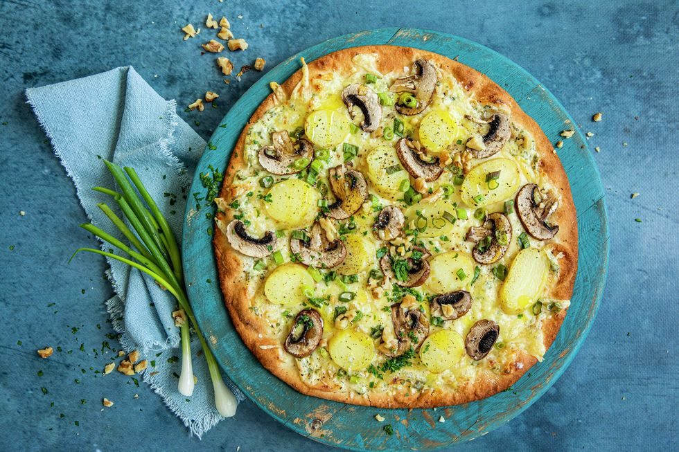 Julepizza: Hvit pizza med potet, hvitløk og sopp