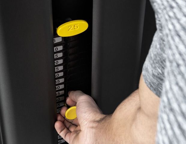 selection 700 painopakkalaitesarjan rintaprässi, helpot säädöt, miellyttävä harjoitustuntuma, tyylikäs design