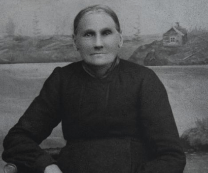Ett svartvitt porträtt på en kvinna
